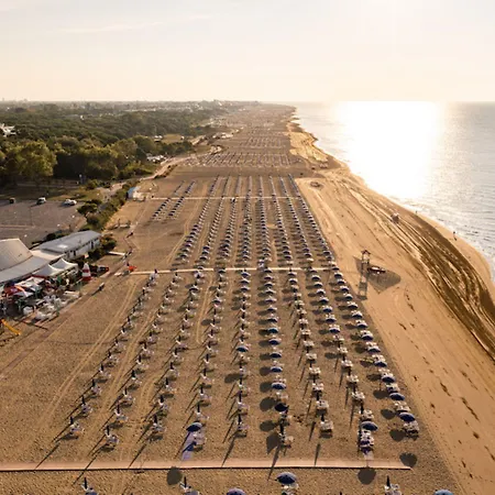 Appartamento Enjoy The Sun From Our Terrace-beahost Bibione